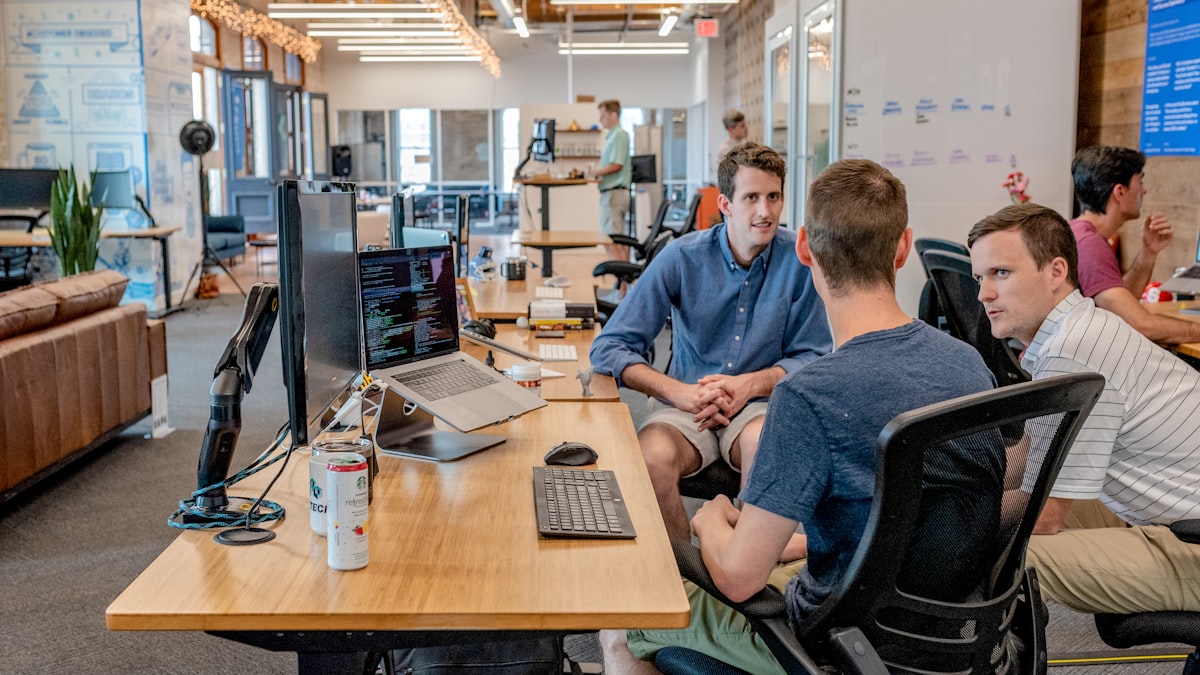 Il lavoro quotidiano in una startup tecnologica. Il comparto italiano ha raccolto 652 milioni di dollari nel primo semestre 2026. (foto illustrativa)